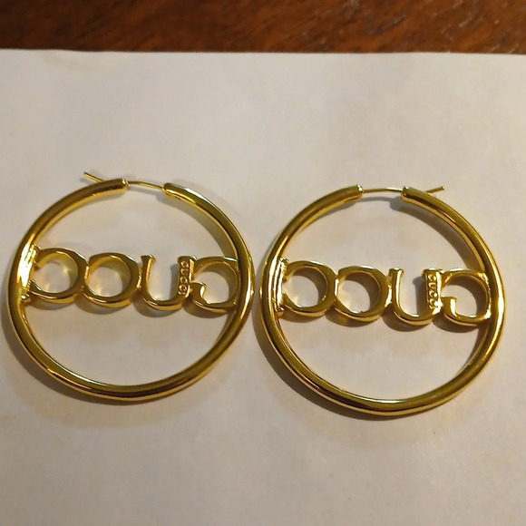 AUTHENTIC GUCCI GOLD TONE LOOP GUCCI NAME IN THE CENTER - Picture 4 of 5